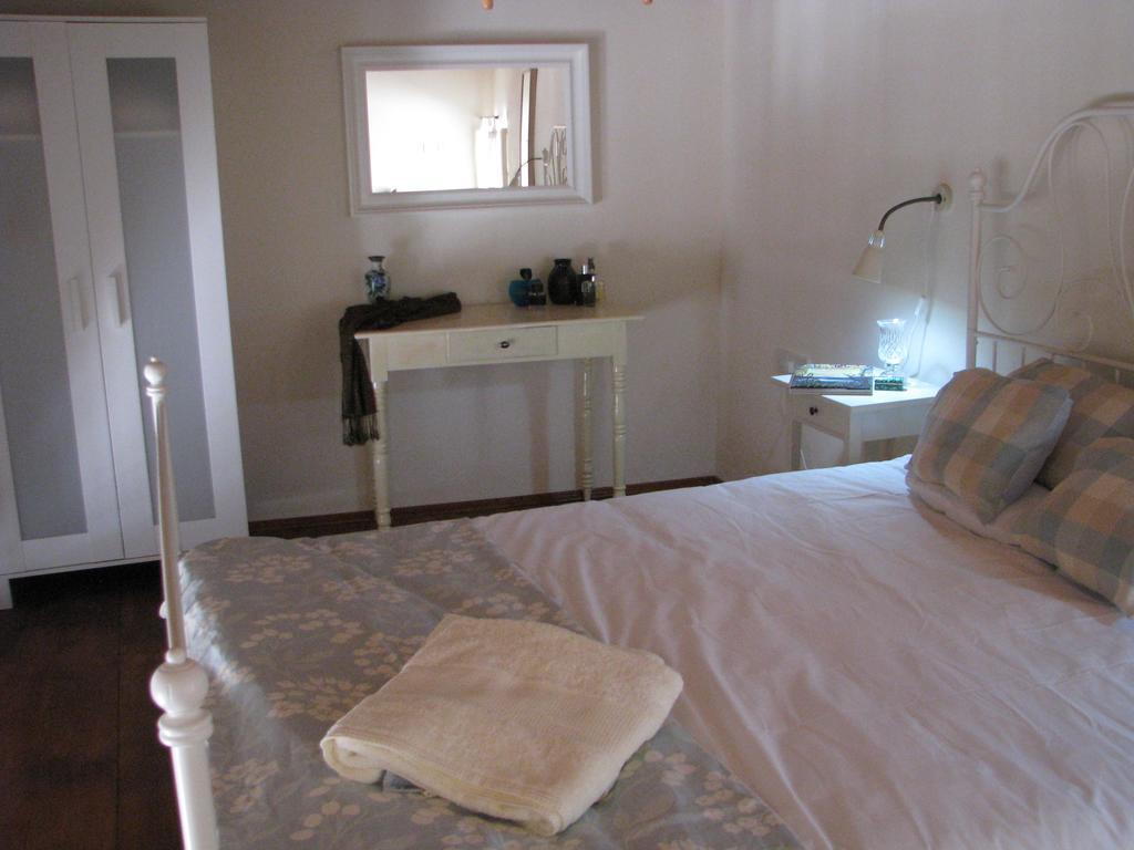 Dolphin Guest House And Studios Tochni Room photo