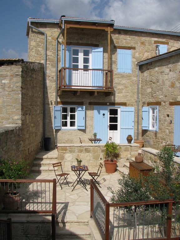 Dolphin Guest House And Studios Tochni Exterior photo