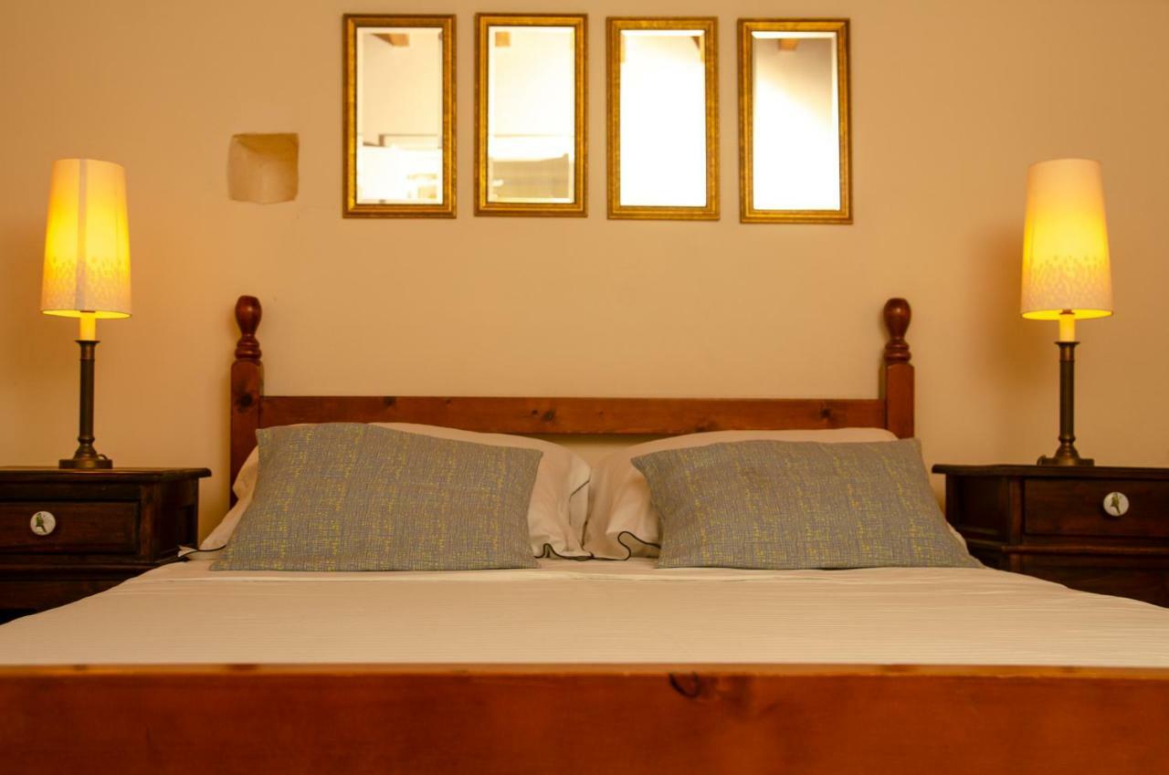 Dolphin Guest House And Studios Tochni Exterior photo