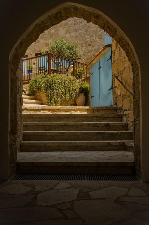 Dolphin Guest House And Studios Tochni Exterior photo